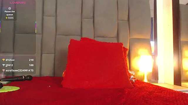 SELENA BIGBOOBS online show from April 19, 2026, 6:43 pm