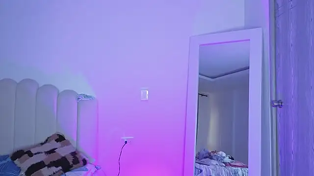 charlotte 002 online show from April 21, 2026, 9:10 pm