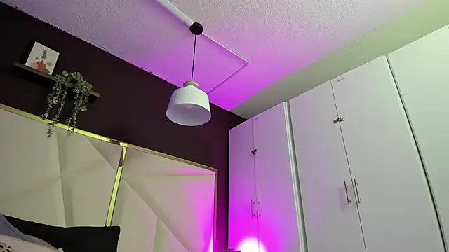 Snapshot of April_bowie chatting on November 11, 2025, 11:16 am April bowie online show from November 11, 2025, 11:16 am