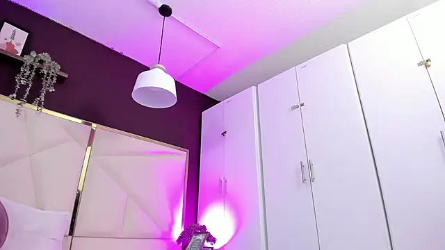 Snapshot of April_bowie chatting on November 12, 2025, 11:25 am April bowie online show from November 12, 2025, 11:25 am