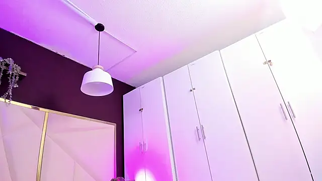 Snapshot of April_bowie chatting on December 2, 2025, 11:12 am April bowie online show from December 2, 2025, 11:12 am