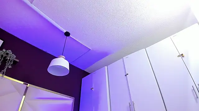 Snapshot of April_bowie chatting on November 4, 2025, 11:25 am April bowie online show from November 4, 2025, 11:25 am