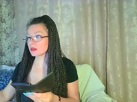 Snapshot of AngellaFly chatting on November 26, 2025, 7:52 am AngellaFly online show from November 26, 2025, 7:52 am