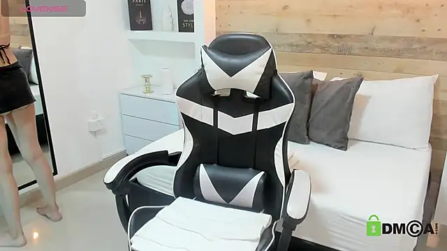 candy summer28 online show from April 7, 2026, 7:26 pm