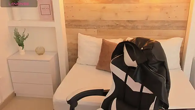 Snapshot of candy_summer28 chatting on December 2, 2025, 7:15 pm candy summer28 online show from December 2, 2025, 7:15 pm