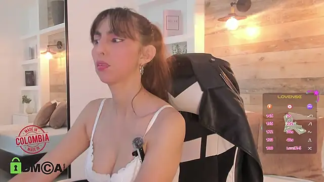 Snapshot of candy_summer28 chatting on July 11, 2026, 12:27 pm candy summer28 online show from July 11, 2026, 12:27 pm