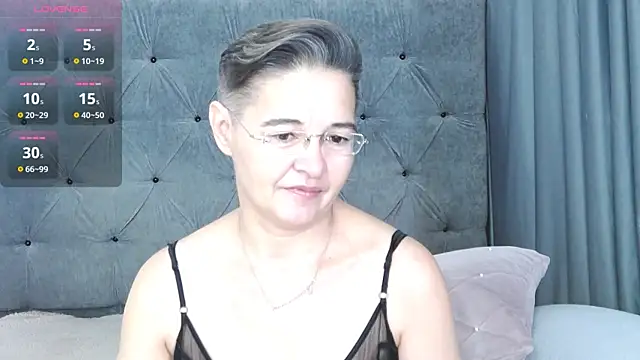 Snapshot of StaceyDarling chatting on November 14, 2025, 8:23 pm StaceyDarling online show from November 14, 2025, 8:23 pm