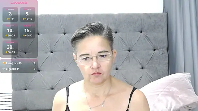 Snapshot of StaceyDarling chatting on November 13, 2025, 3:49 pm StaceyDarling online show from November 13, 2025, 3:49 pm