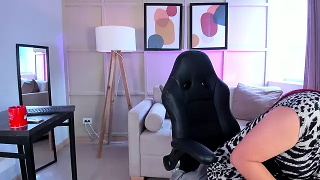 helenaduque  online show from April 20, 2026, 12:19 pm