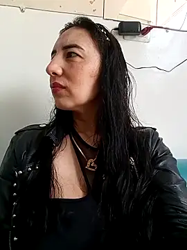 Snapshot of christine-x chatting on April 19, 2026, 4:08 pm christine-x online show from April 19, 2026, 4:08 pm
