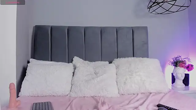 ScarletGV online show from November 12, 2025, 10:08 am