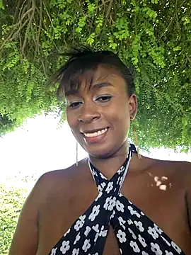 HanaThompson online show from March 19, 2025, 4:13 pm