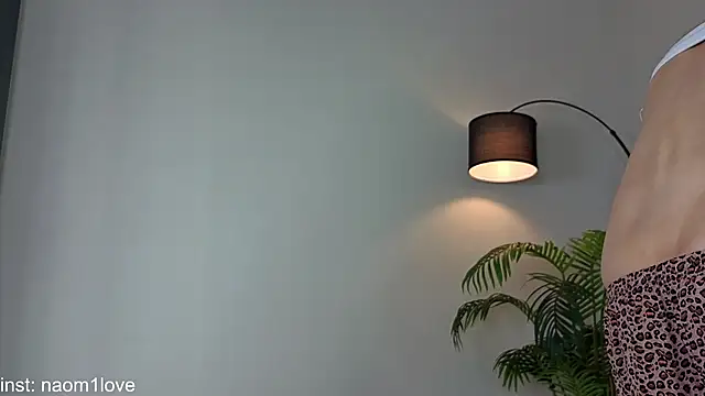 Snapshot of Naomi_Girly chatting on September 12, 2025, 4:34 am Naomi Girly online show from September 12, 2025, 4:34 am