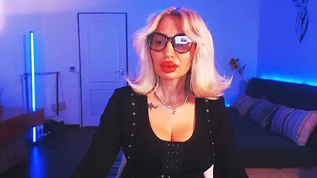 Snapshot of beauty_chl0e chatting on December 30, 2024, 9:50 pm beauty chl0e online show from December 30, 2024, 9:50 pm