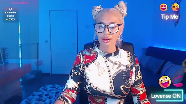 Snapshot of beauty_chl0e chatting on October 6, 2025, 7:25 pm beauty chl0e online show from October 6, 2025, 7:25 pm