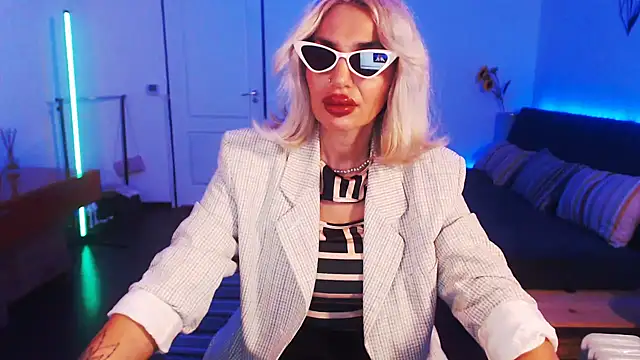 Snapshot of beauty_chl0e chatting on December 8, 2024, 12:13 am beauty chl0e online show from December 8, 2024, 12:13 am