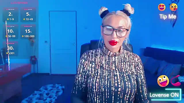 beauty chl0e online show from December 17, 2025, 7:30 pm