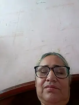 Snapshot of _candi chatting on November 9, 2025, 12:31 pm candi online show from November 9, 2025, 12:31 pm