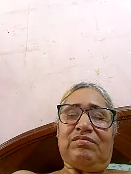 Snapshot of _candi chatting on October 28, 2025, 1:21 pm candi online show from October 28, 2025, 1:21 pm