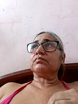 Snapshot of _candi chatting on October 31, 2025, 5:31 pm candi online show from October 31, 2025, 5:31 pm