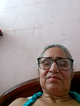 Snapshot of _candi chatting on November 16, 2025, 4:01 pm candi online show from November 16, 2025, 4:01 pm