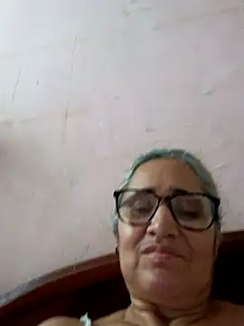 Snapshot of _candi chatting on November 11, 2025, 1:28 pm candi online show from November 11, 2025, 1:28 pm