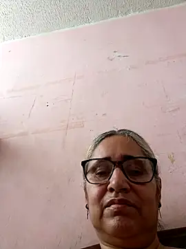 Snapshot of _candi chatting on November 17, 2025, 1:59 pm candi online show from November 17, 2025, 1:59 pm