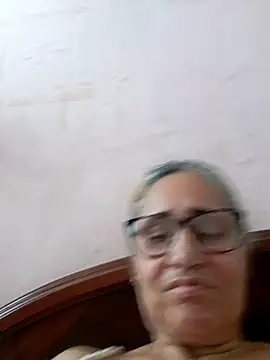 Snapshot of _candi chatting on October 30, 2025, 3:42 pm candi online show from October 30, 2025, 3:42 pm