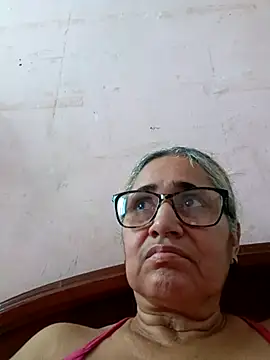 Snapshot of _candi chatting on December 5, 2025, 1:43 pm candi online show from December 5, 2025, 1:43 pm