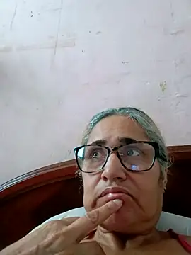 Snapshot of _candi chatting on November 15, 2025, 12:53 pm candi online show from November 15, 2025, 12:53 pm