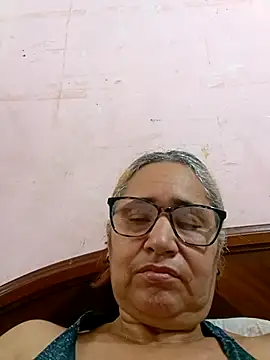 Snapshot of _candi chatting on October 25, 2025, 12:28 pm candi online show from October 25, 2025, 12:28 pm