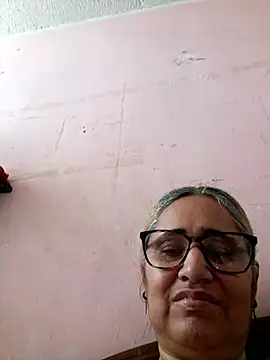 Snapshot of _candi chatting on November 29, 2025, 1:22 pm candi online show from November 29, 2025, 1:22 pm