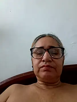 Snapshot of _candi chatting on December 14, 2025, 12:44 pm candi online show from December 14, 2025, 12:44 pm