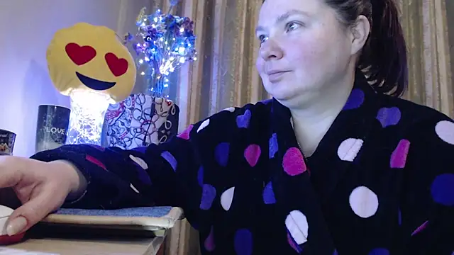 amorelara online show from February 24, 2026, 3:18 am