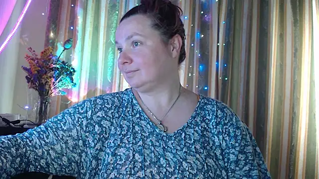 amorelara online show from June 4, 2026, 3:17 pm