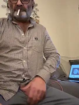 Shyboy817 online show from December 5, 2025, 2:32 am