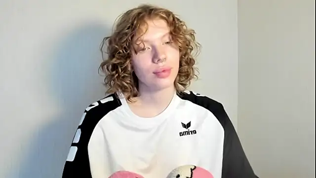 StellaDavis online show from November 4, 2025, 8:18 am