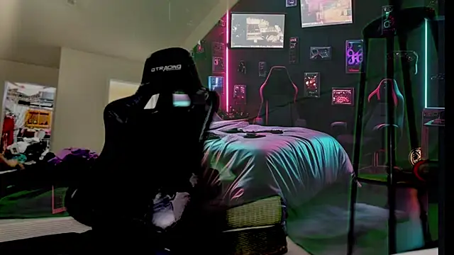 Snapshot of AriellaTaylor chatting on March 20, 2025, 8:40 pm AriellaTaylor online show from March 20, 2025, 8:40 pm