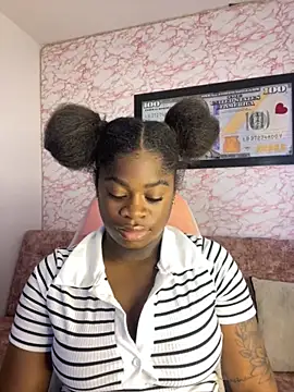 Snapshot of Tamara_Lubezkii chatting on October 5, 2025, 5:36 pm Tamara Lubezkii online show from October 5, 2025, 5:36 pm