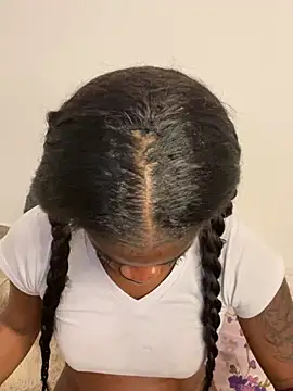 Snapshot of Tamara_Lubezkii chatting on March 4, 2025, 11:43 pm Tamara Lubezkii online show from March 4, 2025, 11:43 pm