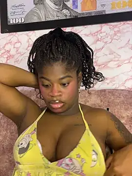 Snapshot of Tamara_Lubezkii chatting on October 29, 2025, 10:20 pm Tamara Lubezkii online show from October 29, 2025, 10:20 pm