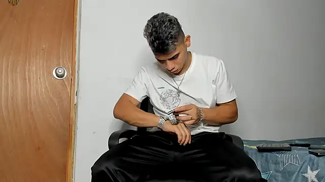 andrew rose  online show from December 20, 2025, 4:21 pm