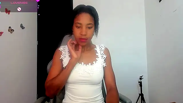 Snapshot of Nala_j8 chatting on November 18, 2025, 2:31 pm Nala j8 online show from November 18, 2025, 2:31 pm