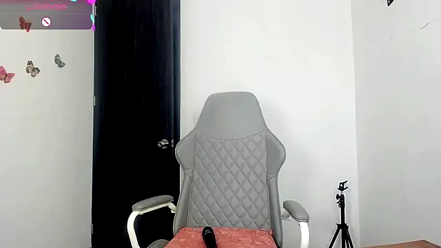 Snapshot of Nala_j8 chatting on November 19, 2025, 11:10 am Nala j8 online show from November 19, 2025, 11:10 am