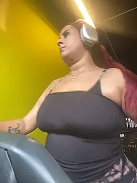 Snapshot of LindaRey_ chatting on November 10, 2025, 7:08 pm LindaRey online show from November 10, 2025, 7:08 pm