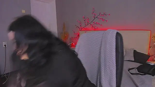 Snapshot of MonaSteele chatting on October 31, 2025, 4:47 pm MonaSteele online show from October 31, 2025, 4:47 pm