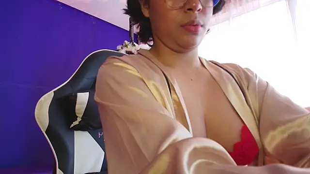 Snapshot of Emmapark_ chatting on February 14, 2026, 6:41 pm Emmapark online show from February 14, 2026, 6:41 pm