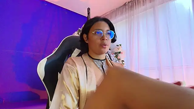 Snapshot of Emmapark_ chatting on February 17, 2026, 7:44 pm Emmapark online show from February 17, 2026, 7:44 pm