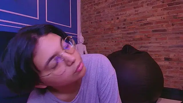 Snapshot of Emmapark_ chatting on November 3, 2025, 2:06 am Emmapark online show from November 3, 2025, 2:06 am