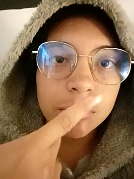 Snapshot of Emmapark_ chatting on December 21, 2025, 11:34 am Emmapark online show from December 21, 2025, 11:34 am